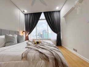 Spacious Living Suites 2 min to Twin Tower